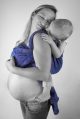 foto eigenaar vrij natuurlijk draagdoek met kind en zwanger